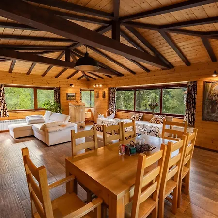 Abies Alba شقة Yarema